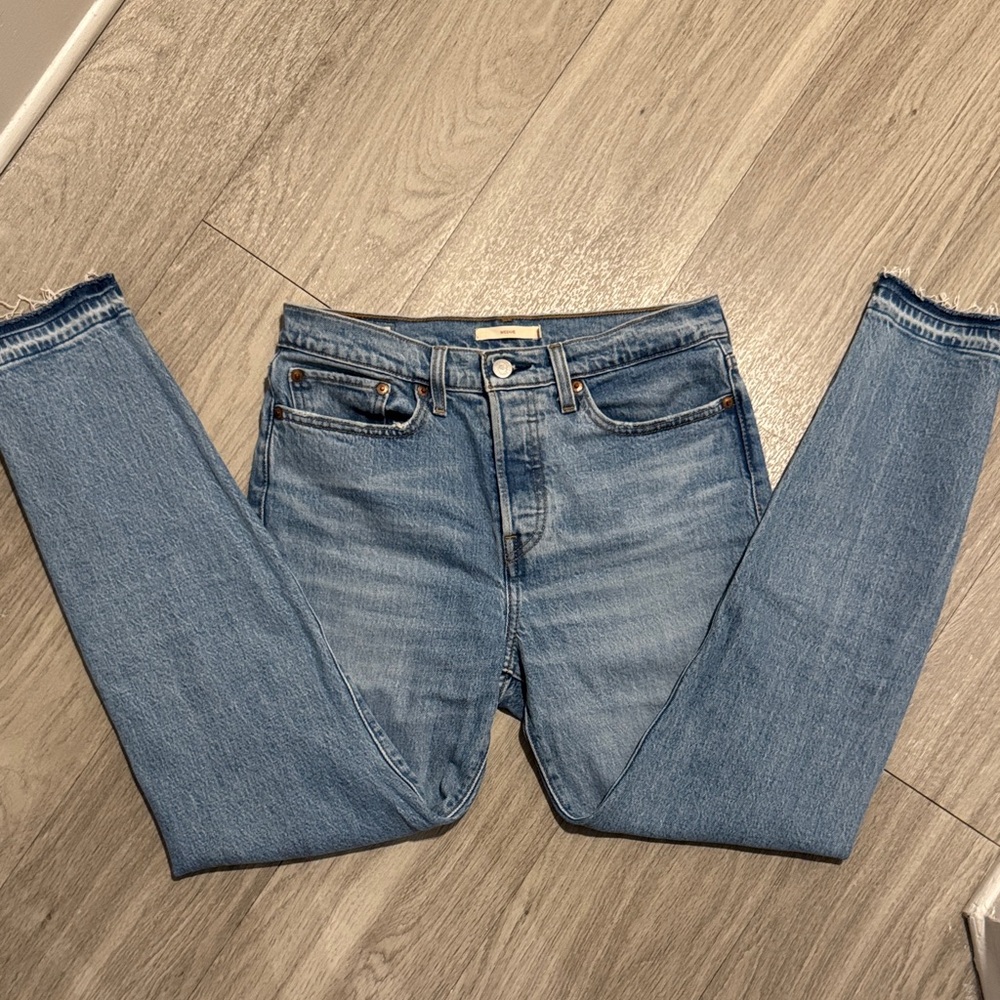 Levi’s Wedgie Jean in a light blue